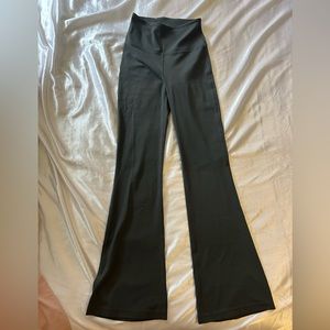 grey lulu groove flare leggings